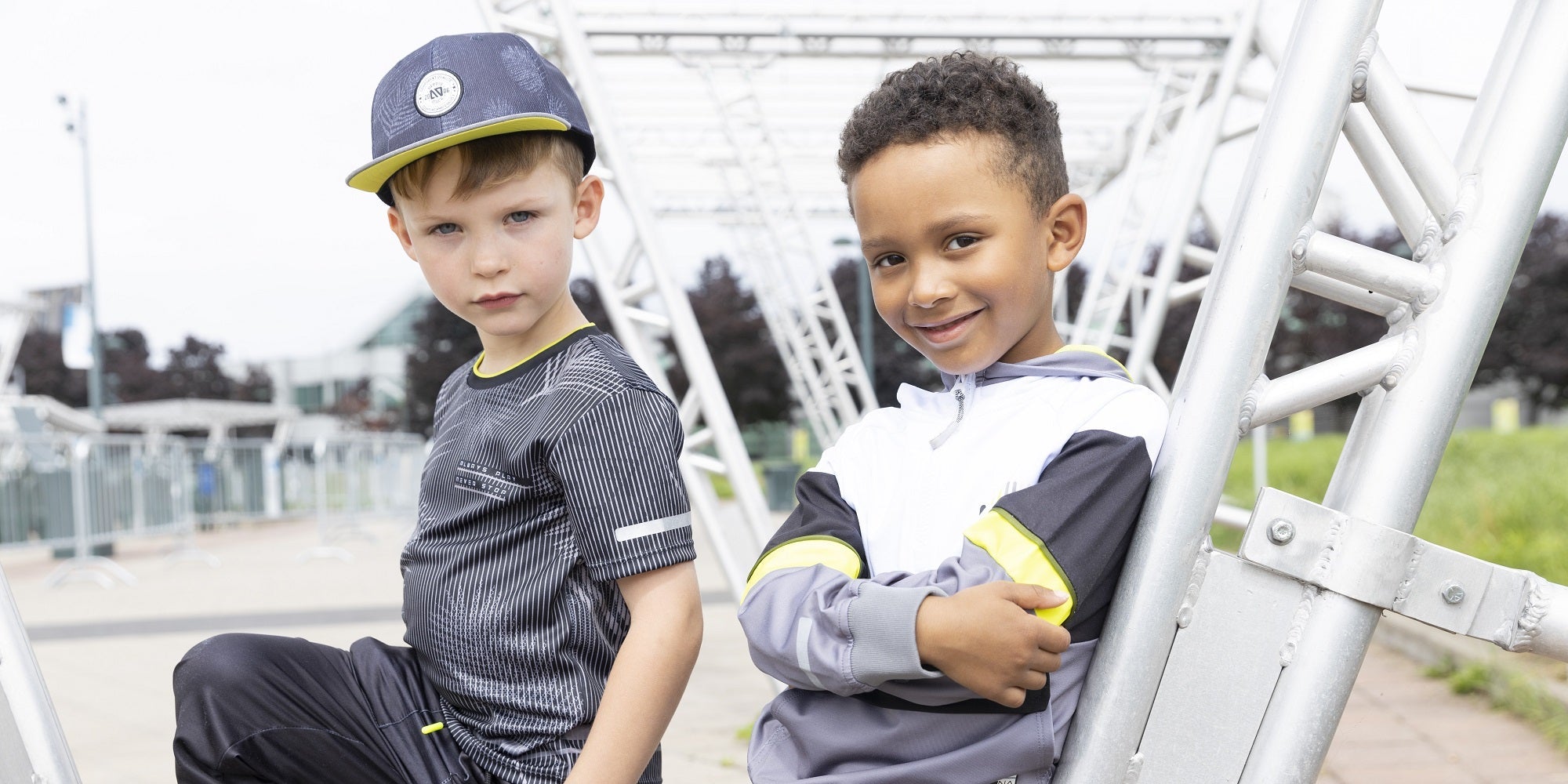 Enfant garçon nouveauté