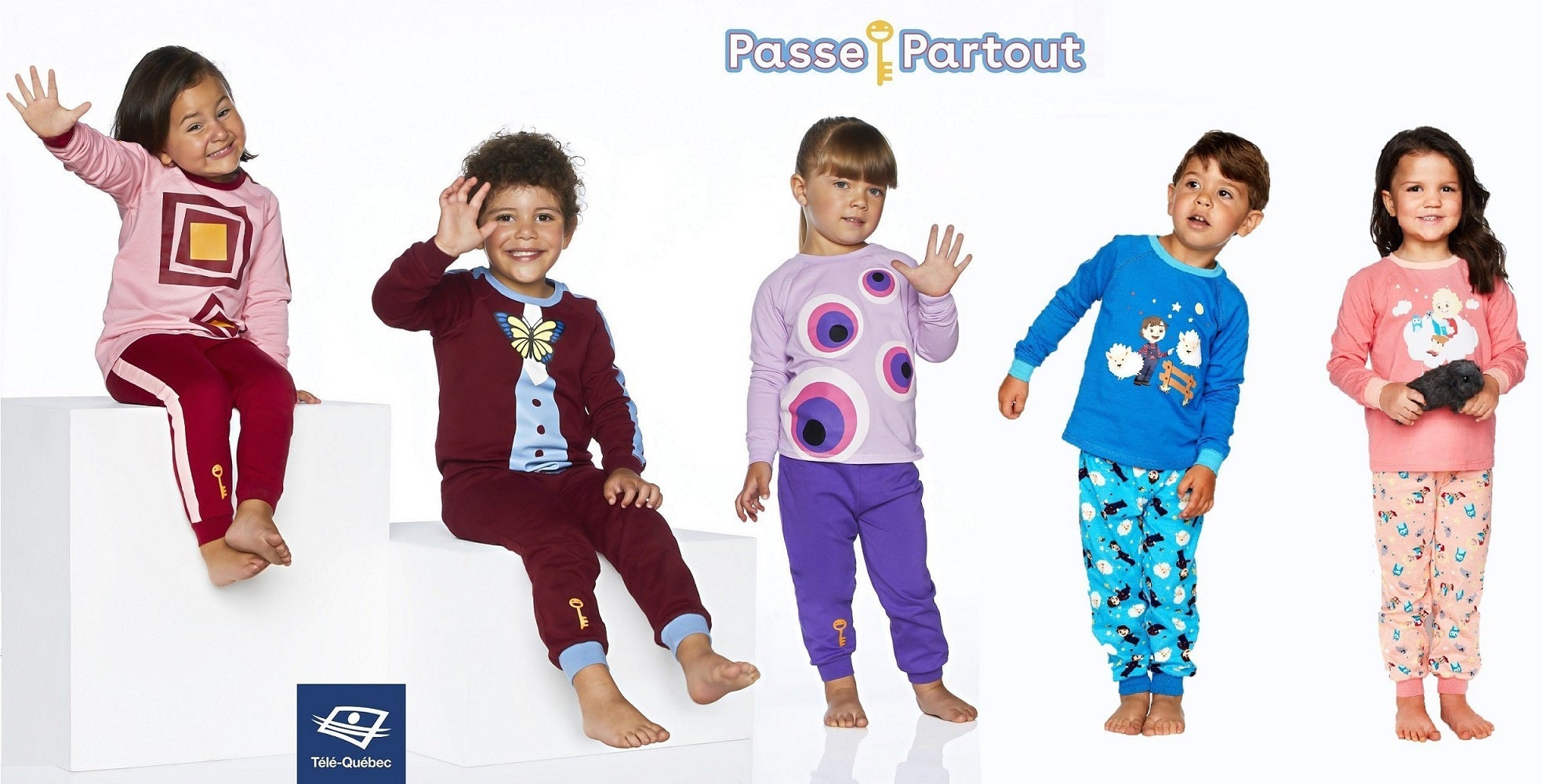 Des enfants portant des pyjamas passe-partout